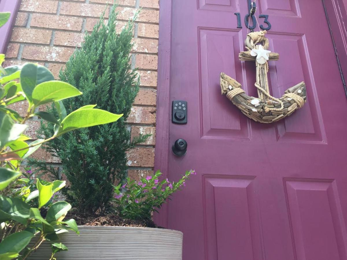 Southern Sophistication At Hickory Apartment *